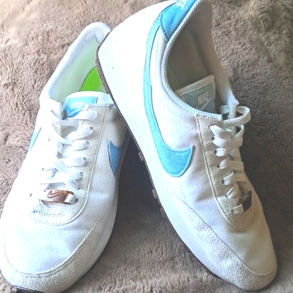 Nike Women's Daybreak Indigo White and Blue Sneakers  Sz 9